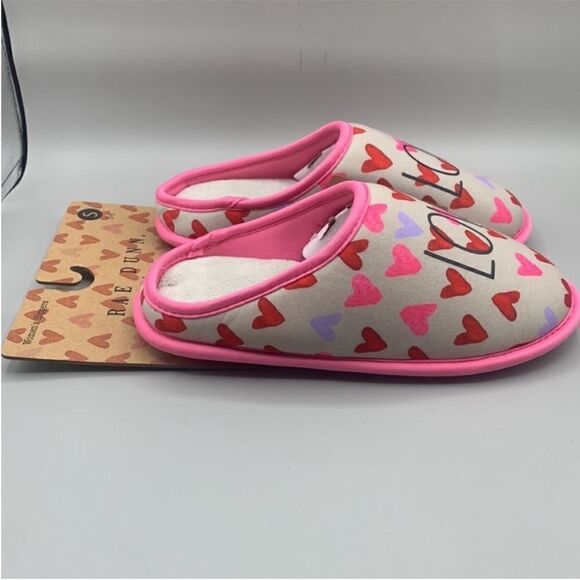 Rae Dunn Valentine Gray Pink Heart Print Love Slippers Small - Picture 4 of 4